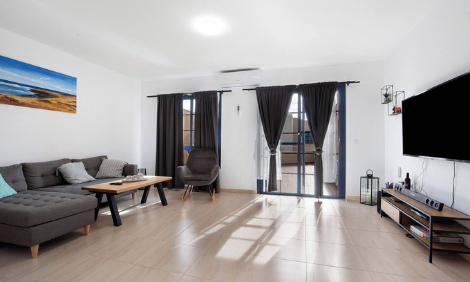 Pajara House | Casa Otoño – Holiday Home with Sea View, Private Terrace and Wi-Fi