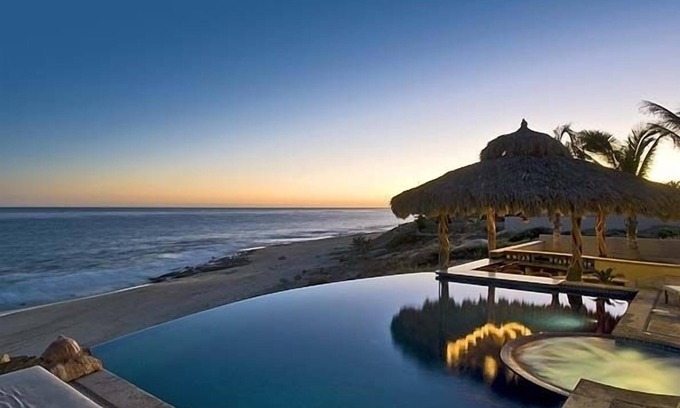 La Fortuna House | Casa Panga Beachfront House with Infinity Pool and Swim-up Bar