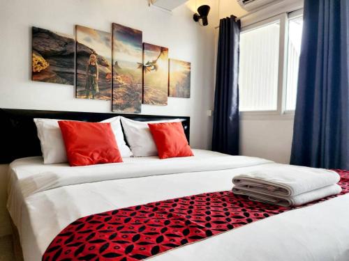 Phra Athit Hotel | Casa Picasso Near Chabad House