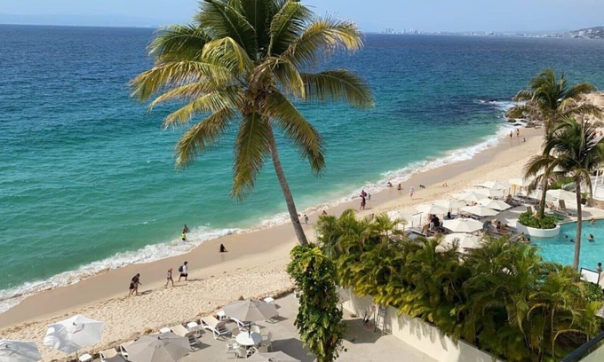 South Shore Hotel Area Condo | Casa Playa, Unobstructed Beachfront, Stunning 3BR, Literally 5 steps to sand