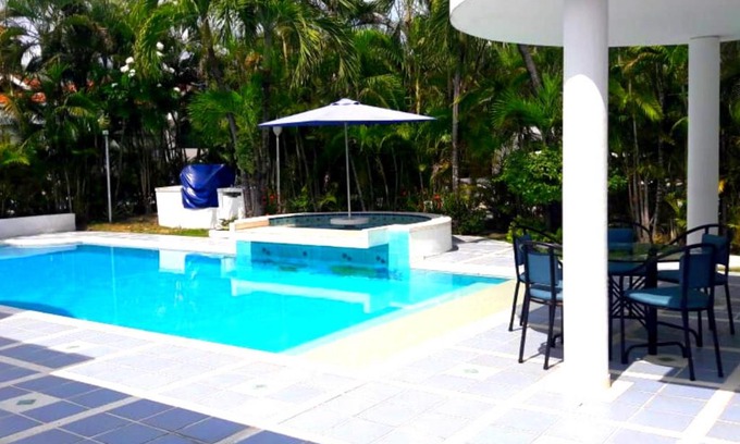 Girardot House | Casa Quinta con Piscina Privada en Condominio Campestre el Peñon
