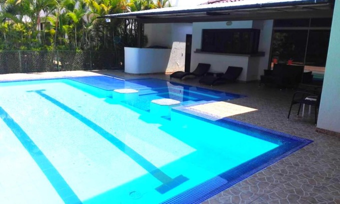 Girardot House | Casa Quinta Piscina Privada en el Condominio Campestre el Peñon Girardot