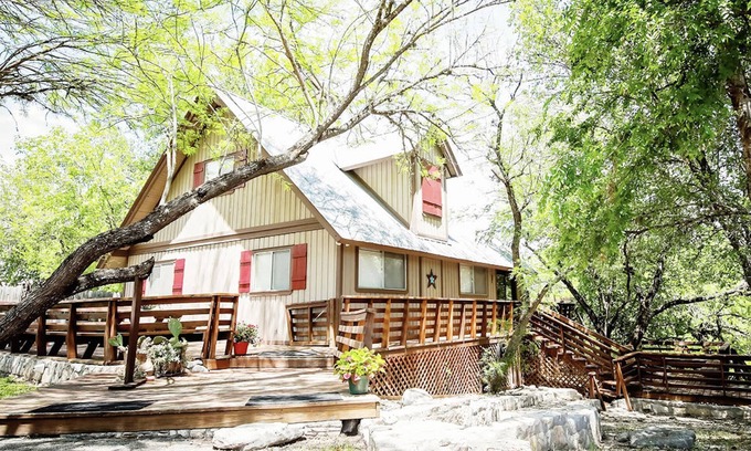 Concan House | Casa Rio River House @ Casa Rio Rentals- River Front, Pet Friendly in Concan