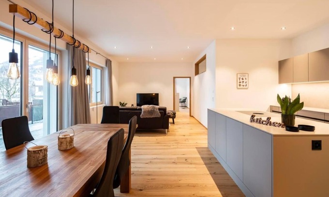 Laax Apartment | "Casa Riva" holiday flat with mountain and lake views