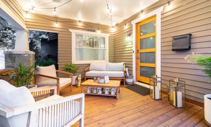 Mesta Park House | Casa Rivera Uptown with 2 king beds