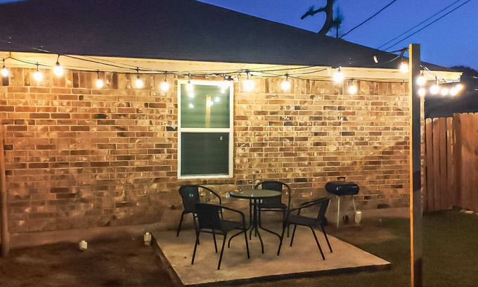 Brownsville House | Casa Roble. Downtown Brownsville
