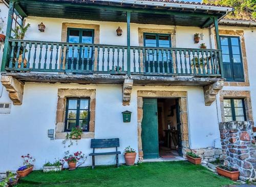 Ferrol House | Casa rural con gran finca al borde del mar
