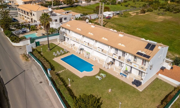 Vale de Carro House | Casa Sal | 4 Bedrooms | Central| Olhos de Água