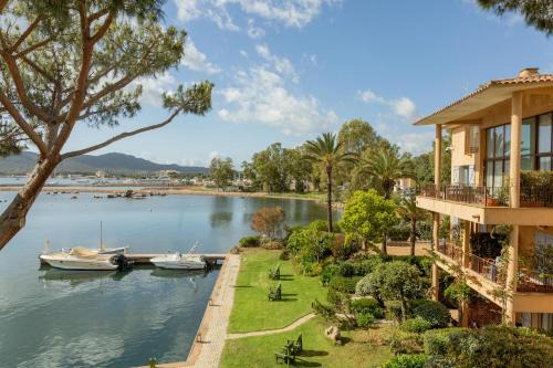Porto-Vecchio Hotel | Casa Santini x Roc Seven
