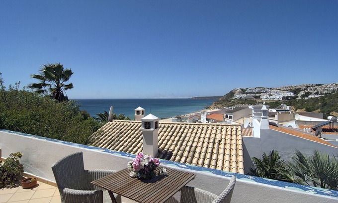 Salema Apartment | Casa Sereia Praia, Chic sea view holiday apartment