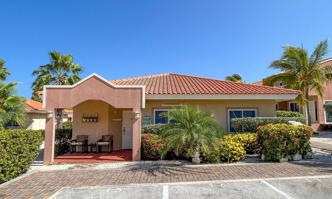 Piscadera House | Casa Serena: Comfortable stay in Piscadera - close to beach and city