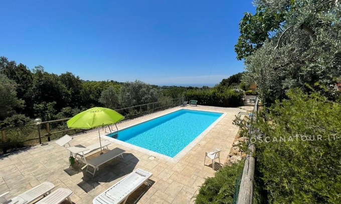 Guardistallo House | Casa Sophia con piscina - ingresso, giardino, barbecue e parcheggio privati by ToscanaTour