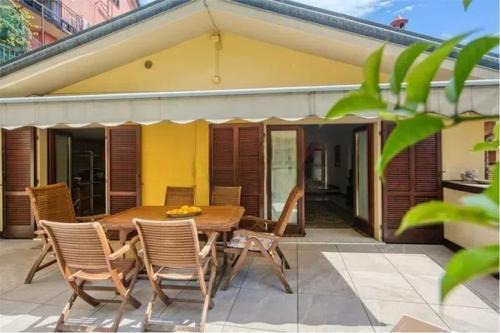 Intra House | Casa Théméo - Centro città Verbania Intra