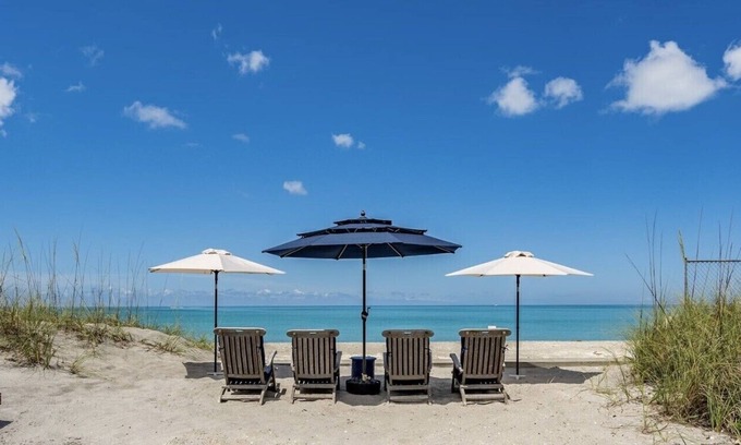 Englewood House | CASA TORTUGA - Beachfront Cottage