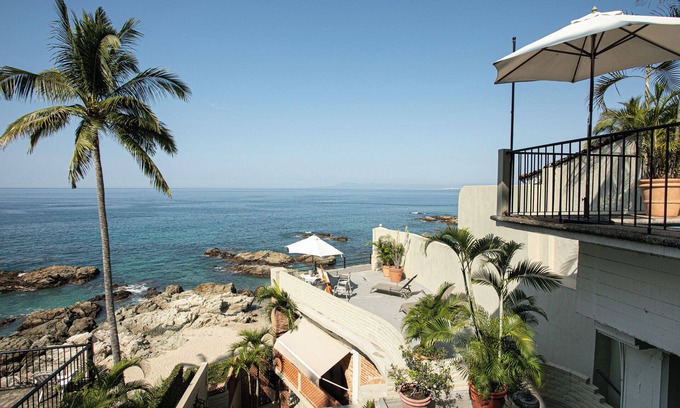 South Shore Hotel Area Villa | Casa Tres Vidas - Beachfront Villa on Playa Conchas Chinas