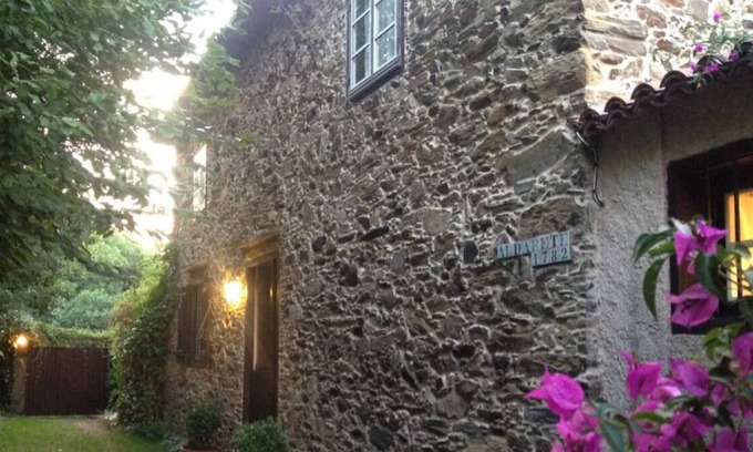 Bergondo House | Casa Unifamiliar con Jardín Cerca de la Playa de Gandarío