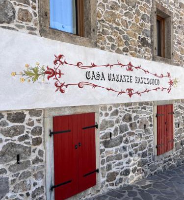 Sutrio Apartment | Casa Vacanze Ranuncolo 3