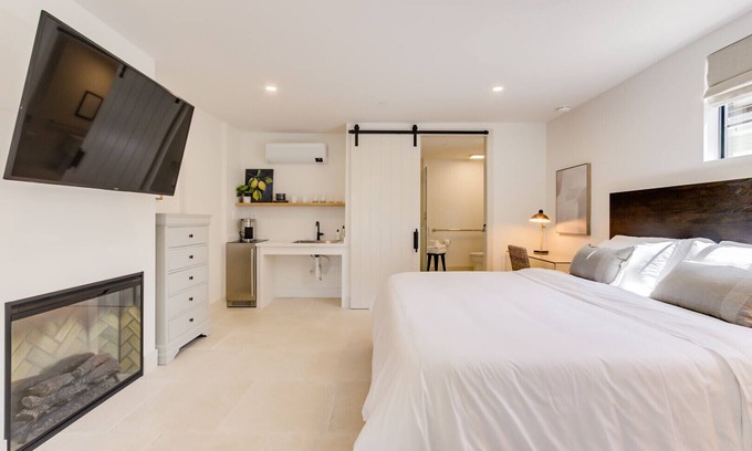 Upper East Apartment | Casa Valerio Unit 6C-Boutique Suite in Downtown Santa Barbara
