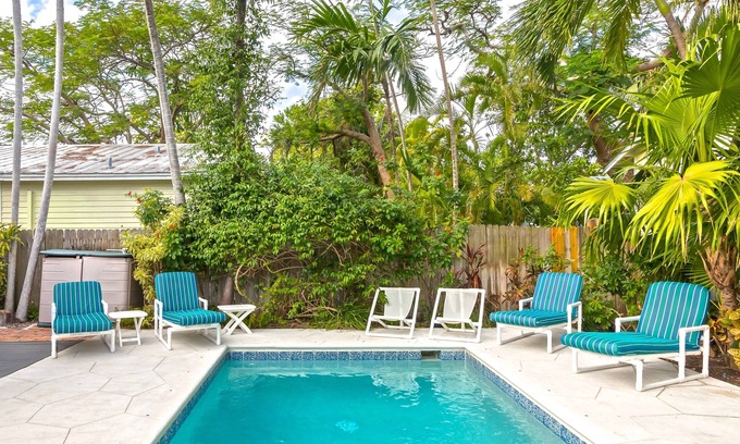The Meadows House | ~ CASABLANCA ~ Fabulous home w/private pool/parking, in a quiet location.