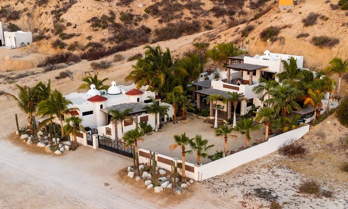 El Sargento Villa | CASACORAZONMX - A Boutique 5BD/5BA Beachfront estate. 945.00USD/n
