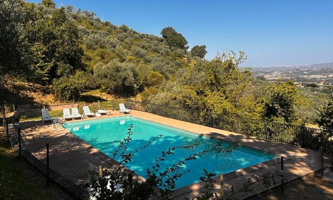 Bettona Villa | Casale con piscina vista Assisi