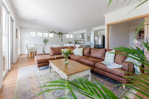 Dunsborough House | CasaSandra - Perfectly Located Tasteful Charm