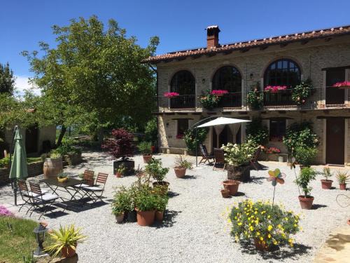 Bossolasco Apartment | Cascina Curairone