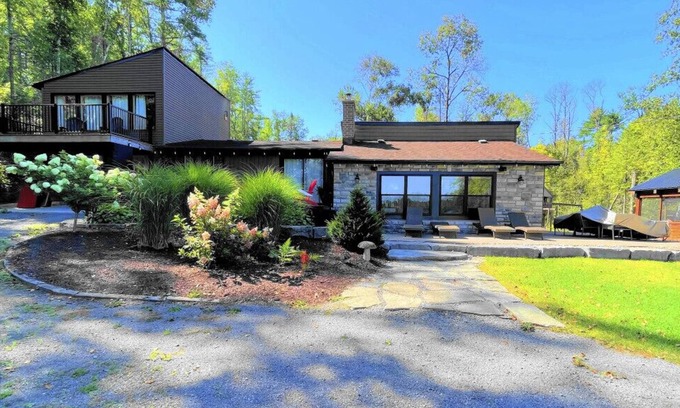 Tudor and Cashel House | Cashel Gem, Sandy Beach, Hot Tub