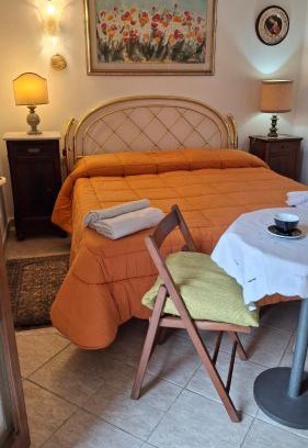 Sovicille House | Casina gialla