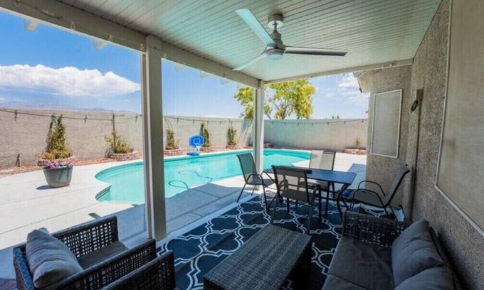 North Las Vegas House | Casino Royale Vegas + POOL 11ppl + Dog Friendlynn