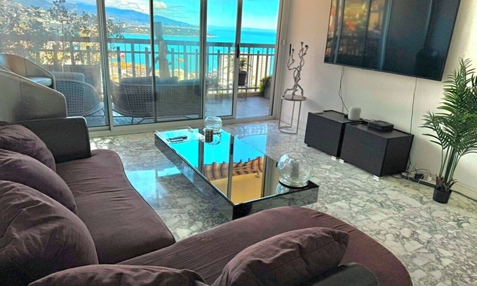 Casino - Boulingrins Apartment | Casino Square Apartment with F1-view