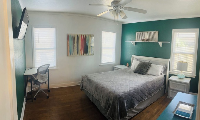 Roswell House | “Casita Blanca” Quaint, historic home centrally located in Roswell, NM.