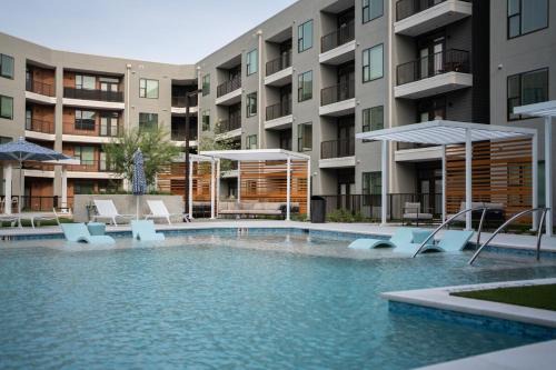 McNeil Apartment | Casita Verde - Near Q2 plus Domain - Fast Wifi & Gym