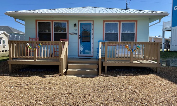 Atlantic Beach Cottage | “Castaways" Atlantic Beach Family Fun Cottage