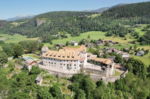 San Lorenzo di Sebato Hotel | Castel Badia