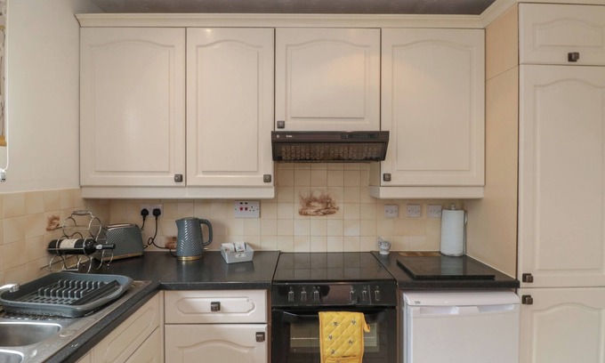 Flamborough Cottage | Castelian
