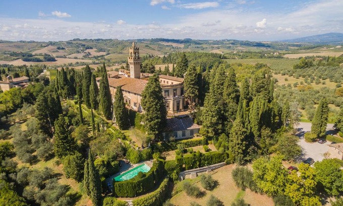 Montegufoni House | Castello di Montegufoni by PosarelliVillas