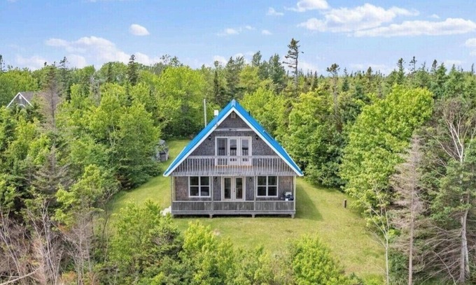 Prince County Cottage | Castle Black A charming ocean view 3-bedroom cottage in Kildare PEI