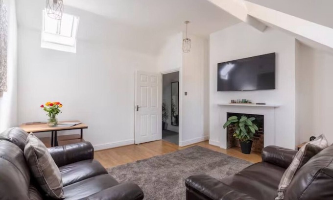 Rochester Apartment | Castle Garden View - Two Steps Away from Central Rochester High Street