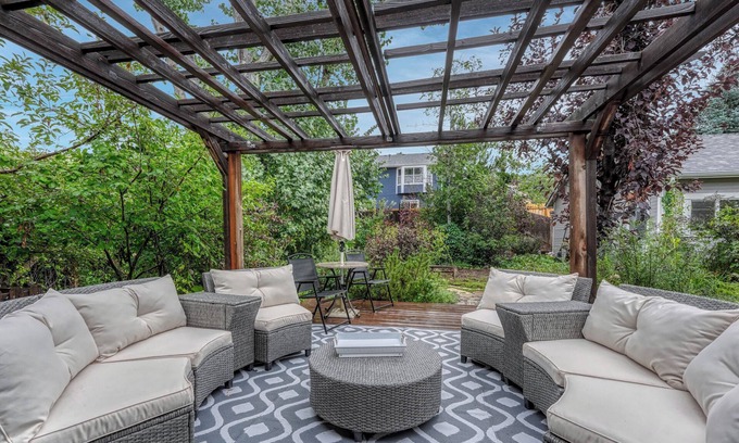 Castle Rock House | Castle Rock Retreat Family Getaway w/Game Room