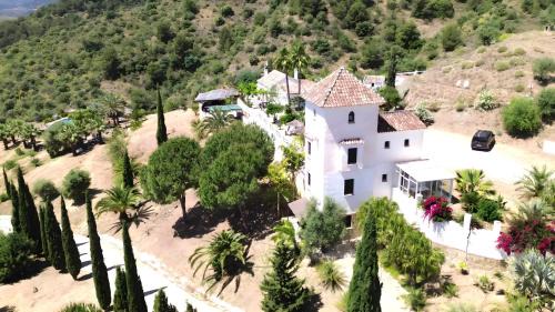 Alozaina Apartment | Castle Tower apartment in rural holiday park 'Picasso'