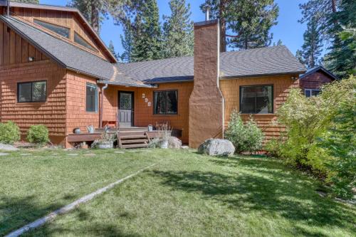 Tahoe Vista House | Casual and Cute Cabin Near the Lake