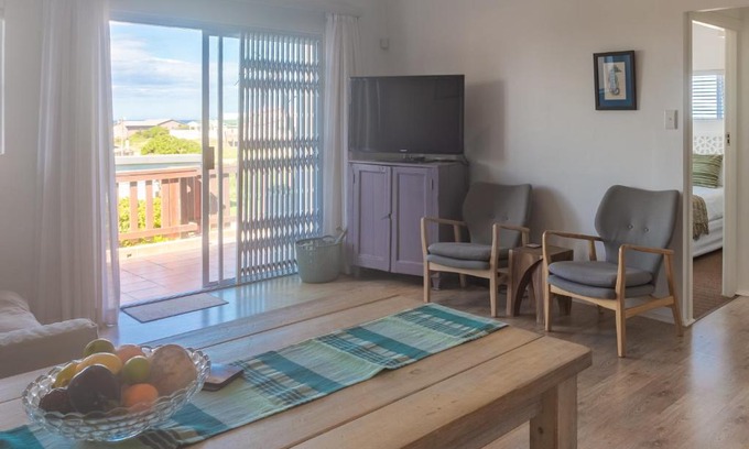 Cape Saint Francis Apartment | Casual, beachy accommodation 200m from Seals