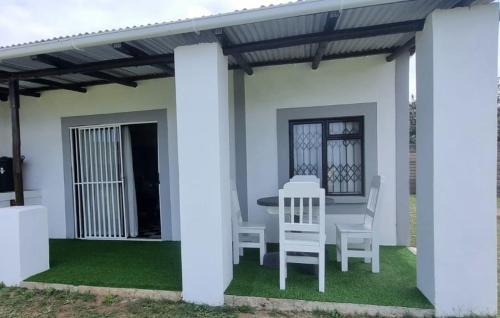 Hibberdene Apartment | Catalina Bay Beach Retreat - Dolphin Inn