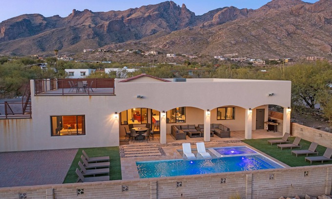 Coronado Foothills Estates House | Catalina Foothills Modern Home with Roof Top Deck, Heated Pool and Spa Sleeps 16