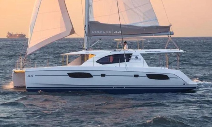 Fiumaretta Boat Rental | Catamarano Leopard 44 a Bocca di magra