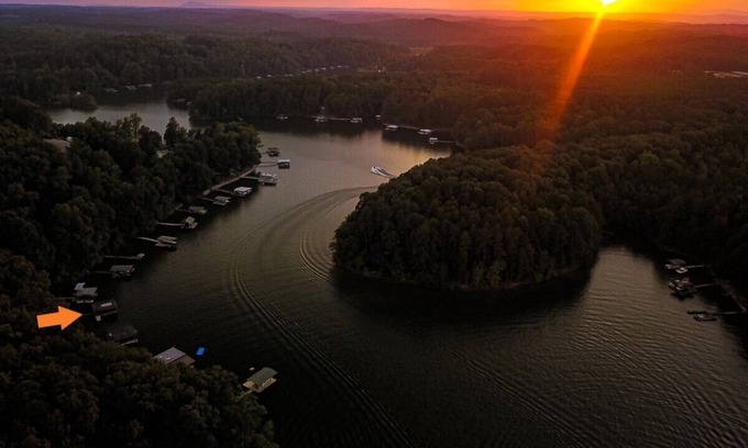 Martin House | Catch & Relax Lakehouse +deep water +hot tub +large double decker dock +sunsets