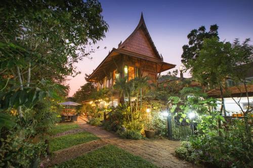 Ayutthaya Villa | Cattani's Riverside Home