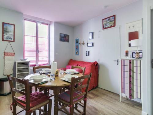 Cauterets Apartment | Cauterets : Appartement cosy 4 pers, centre-ville, proche télécabine, parking ski inclus. - FR-1-401-16