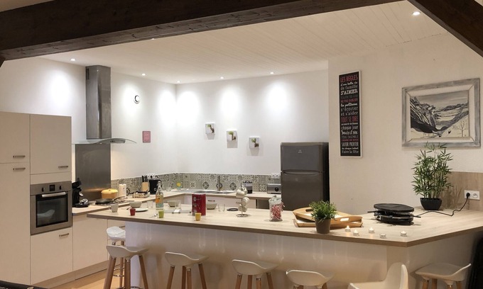 Cauterets Apartment | Cauterêts Grand Appart 130M² on the ground floor 4Ch + game room, American kitchen living room